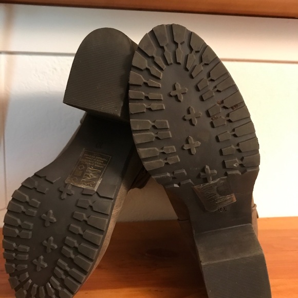 Boots - Picture 3 of 3